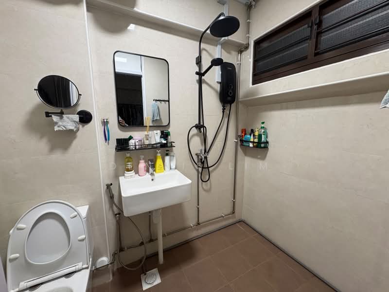 406 Choa Chu Kang Avenue 3, 406 Choa Chu Kang Avenue 3, 3 Bedrooms, 1,119 sqft, HDB Flat For Sale, by Dennis Lim, 500163910 - Bathroom - PropertyGuru.com.sg