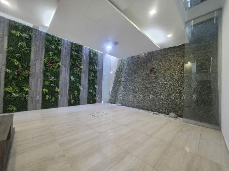 Jalan Elok, , 4 Bedrooms, 3,195 sqft, Terraced House For Sale, by Santhi Yogesparan, 500163944 - Living room - PropertyGuru.com.sg