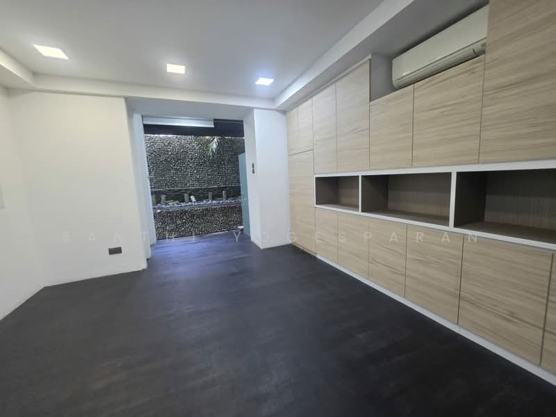 Jalan Elok, , 4 Bedrooms, 3,195 sqft, Terraced House For Sale, by Santhi Yogesparan, 500163944 - room - PropertyGuru.com.sg
