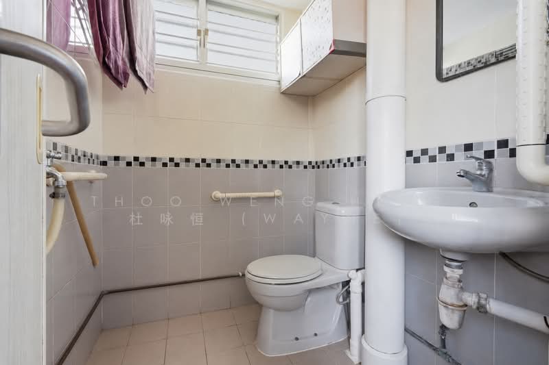 132 Bedok North Street 2, 132 Bedok North Street 2, 3 Bedrooms, 990 sqft, HDB Flat For Sale, by Thoo Weng Heng 杜咏恒 (Wayne), 500163945 - Bathroom - PropertyGuru.com.sg