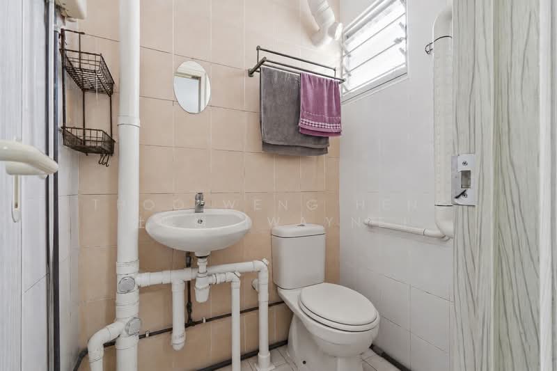 132 Bedok North Street 2, 132 Bedok North Street 2, 3 Bedrooms, 990 sqft, HDB Flat For Sale, by Thoo Weng Heng 杜咏恒 (Wayne), 500163945 - Bathroom - PropertyGuru.com.sg