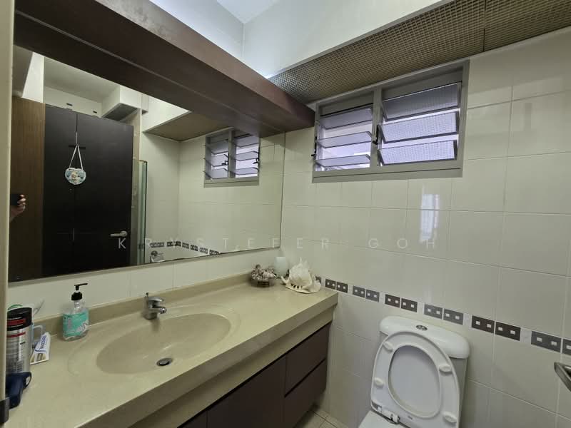 273B Compassvale Link, 273B Compassvale Link, 3 Bedrooms, 969 sqft, HDB Flat For Sale, by Krystefer Goh, 500163956 - Common Toilet - PropertyGuru.com.sg
