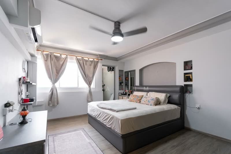 303 Bukit Batok Street 31, 303 Bukit Batok Street 31, 3 Bedrooms, 1,302 sqft, HDB Flat For Sale, by Aela Lim, 500163962 - Master Bedroom - PropertyGuru.com.sg