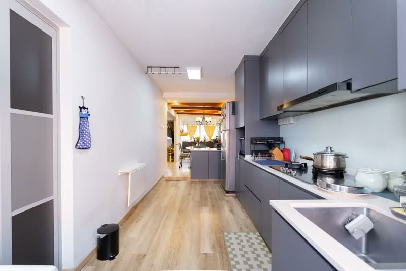 303 Bukit Batok Street 31, 303 Bukit Batok Street 31, 3 Bedrooms, 1,302 sqft, HDB Flat For Sale, by Aela Lim, 500163962 - Kitchen - PropertyGuru.com.sg