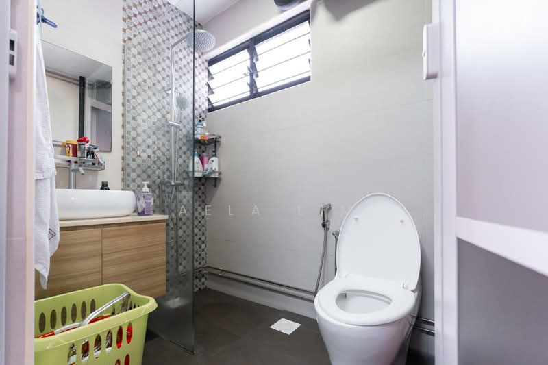 303 Bukit Batok Street 31, 303 Bukit Batok Street 31, 3 Bedrooms, 1,302 sqft, HDB Flat For Sale, by Aela Lim, 500163962 - Bathroom - PropertyGuru.com.sg