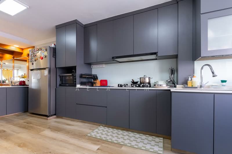 303 Bukit Batok Street 31, 303 Bukit Batok Street 31, 3 Bedrooms, 1,302 sqft, HDB Flat For Sale, by Aela Lim, 500163962 - Kitchen - PropertyGuru.com.sg