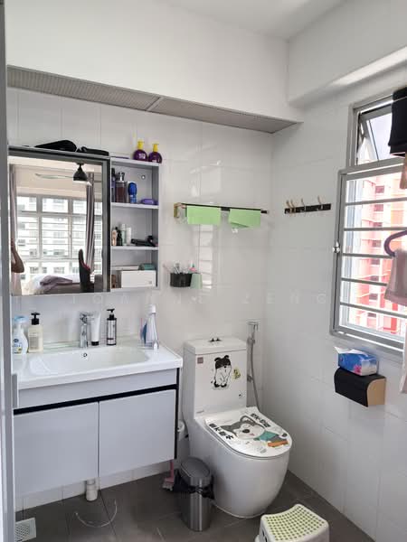 476B Choa Chu Kang Avenue 5, 476B Choa Chu Kang Avenue 5, 3 Bedrooms, 990 sqft, HDB Flat For Sale, by Joanne Zeng, 500163988 - Bathroom - PropertyGuru.com.sg