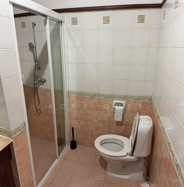 52 Tanah Merah Kechil Rd, 52 Tanah Merah Kechil Rd, Room Rental, 150 sqft, Terraced House For Rent, by Jacky Quek, 500163993 - Bathroom - PropertyGuru.com.sg