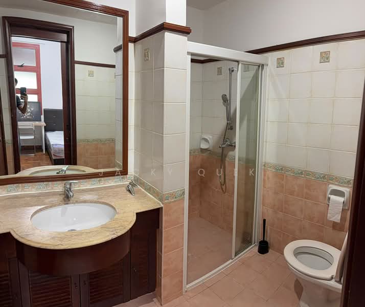 Tanah Merah Kechil Rd, 52 Tanah Merah Kechil Rd, Room Rental, 150 sqft, Terraced House For Rent, by Jacky Quek, 500163993 - Bathroom - PropertyGuru.com.sg
