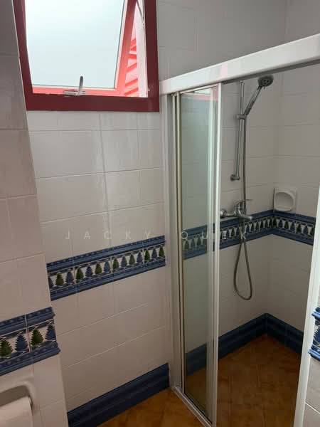 52 Tanah Merah Kechil Rd, 52 Tanah Merah Kechil Rd, Studio, 250 sqft, Terraced House For Rent, by Jacky Quek, 500163999 - Bathroom - PropertyGuru.com.sg