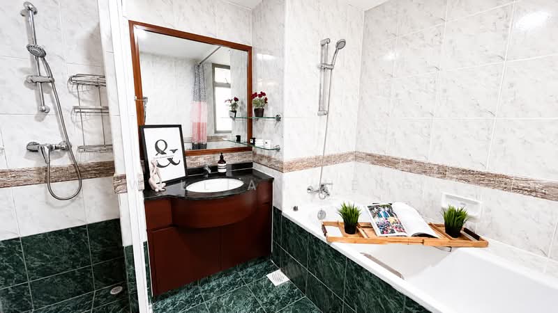 The Florida, 70 Hougang Avenue 7, 3 Bedrooms, 1,389 sqft, Condominium For Sale, by William Heng, 500164016 - Bathroom - PropertyGuru.com.sg