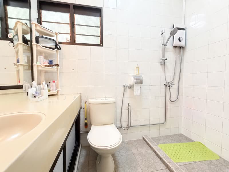 102 Rivervale Walk, 102 Rivervale Walk, Room Rental, 180 sqft, HDB Flat For Rent, by Janlex Tan, 500164076 - Bathroom - PropertyGuru.com.sg