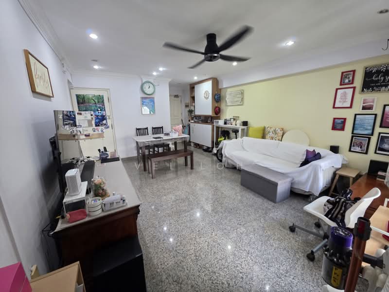 661D Jurong West Street 64, 661D Jurong West Street 64, 3 Bedrooms, 979 sqft, HDB Flat For Sale, by Vel Loh, 500164084 - Living Room - PropertyGuru.com.sg
