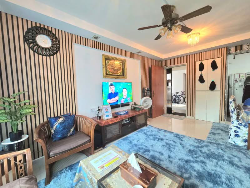 210C Punggol Place, 210C Punggol Place, 2 Bedrooms, 721 sqft, HDB Flat For Sale, by Affa Jaffar, 500164103 - Living Room - PropertyGuru.com.sg