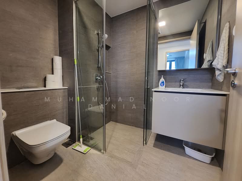 Sengkang Grand Residences, 74 Compassvale Bow, 2 Bedrooms, 764 sqft, Condominium For Sale, by Muhammad Noor Danial, 500164117 - Bathroom - PropertyGuru.com.sg