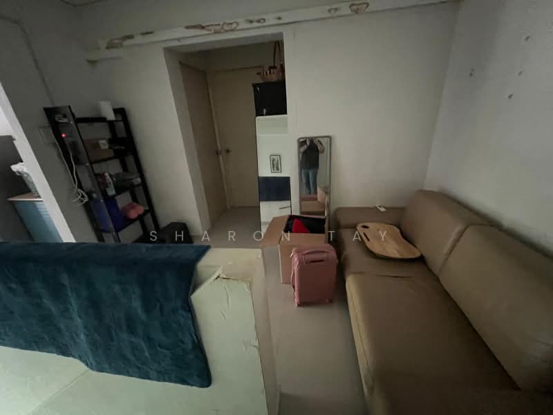 554 Ang Mo Kio Avenue 10, 554 Ang Mo Kio Avenue 10, Room Rental, 100 sqft, HDB Flat For Rent, by Sharon Tay, 500164119 - Living Room - PropertyGuru.com.sg