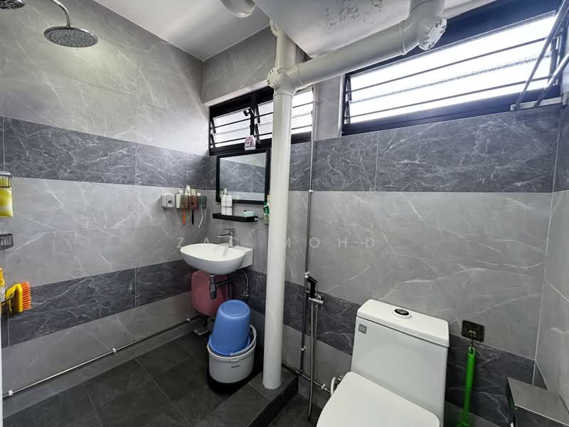 18 Eunos Crescent, 18 Eunos Crescent, 2 Bedrooms, 753 sqft, HDB Flat For Rent, by Zac Mohd, 500164130 - Bathroom - PropertyGuru.com.sg