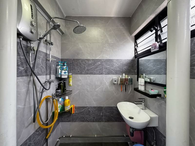 18 Eunos Crescent, 18 Eunos Crescent, 2 Bedrooms, 753 sqft, HDB Flat For Rent, by Zac Mohd, 500164130 - Bathroom - PropertyGuru.com.sg