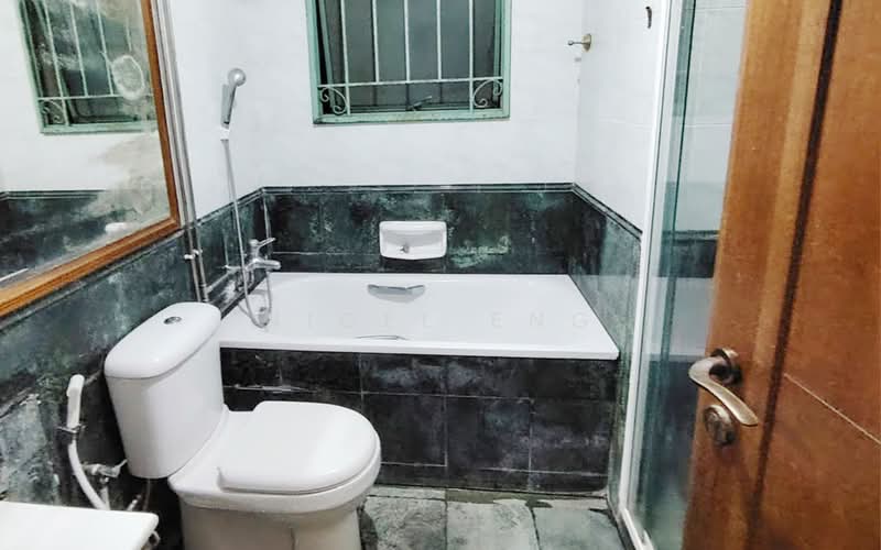 Palm Gardens, 2E Hong San Walk, Room Rental, 200 sqft, Condominium For Rent, by Nigel Eng, 500164134 - Bathroom - PropertyGuru.com.sg