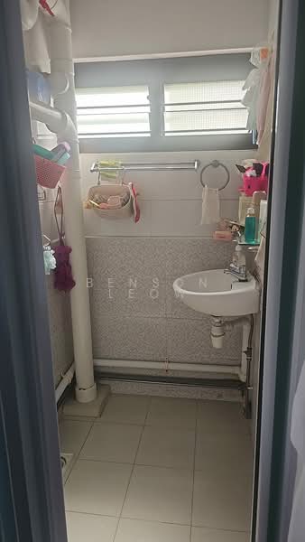 9 Haig Road, 9 Haig Road, 2 Bedrooms, 753 sqft, HDB Flat For Sale, by Benson Leow, 500164135 - Bathroom - PropertyGuru.com.sg