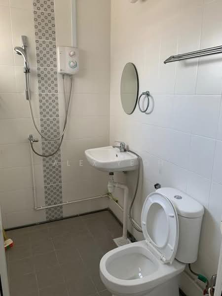 209 Serangoon Central, 209 Serangoon Central, 3 Bedrooms, 895 sqft, HDB Flat For Rent, by Alex Yeoh, 500164137 - Bathroom - PropertyGuru.com.sg