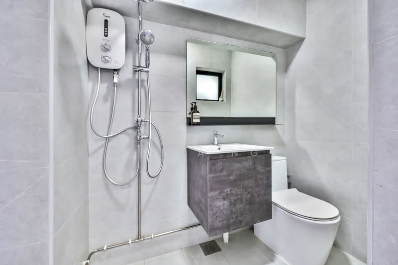20 Queen's Close, 20 Queen's Close, 3 Bedrooms, 1,152 sqft, HDB Flat For Sale, by Elena Ng, 500164144 - Bathroom - PropertyGuru.com.sg