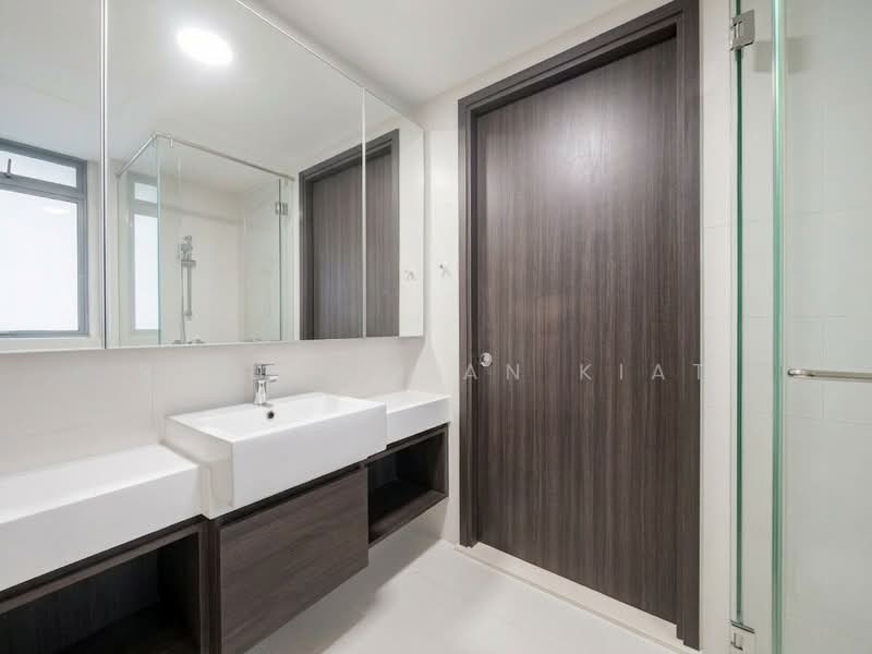 RiverTrees Residences, 25 Fernvale Close, 2 Bedrooms, 581 sqft, Condominium For Sale, by RJ Lui Jian Kiat, 500164150 - Bathroom - PropertyGuru.com.sg