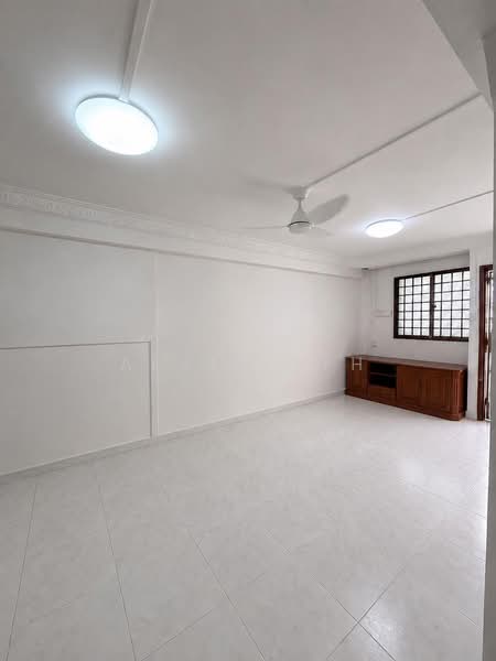 219 Yishun Street 21, 219 Yishun Street 21, 2 Bedrooms, 721 sqft, HDB Flat For Rent, by Alvin Tyh, 500164161 - Living Room - PropertyGuru.com.sg