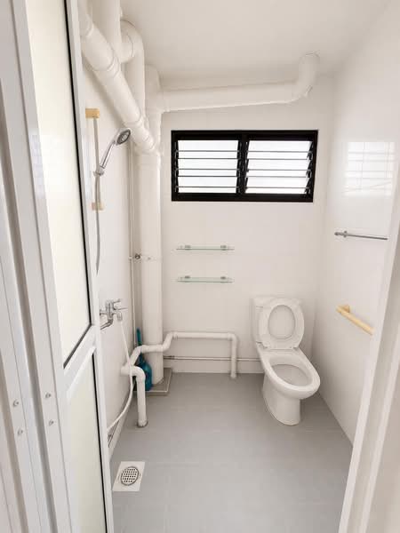 219 Yishun Street 21, 219 Yishun Street 21, 2 Bedrooms, 721 sqft, HDB Flat For Rent, by Alvin Tyh, 500164161 - Bathroom - PropertyGuru.com.sg