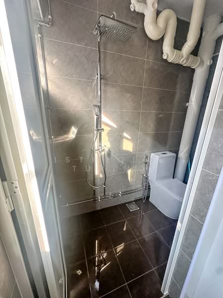 975 Jurong West Street 93, 975 Jurong West Street 93, Room Rental, 172 sqft, HDB Flat For Rent, by Isthiqlal Turino, 500164165 - Common Bathroom - PropertyGuru.com.sg