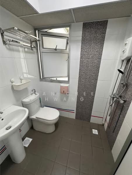 363A Sembawang Crescent, 363A Sembawang Crescent, 1 Bedroom, 409 sqft, HDB Flat For Rent, by Tan Chee Hwang, 500164168 - Bathroom - PropertyGuru.com.sg