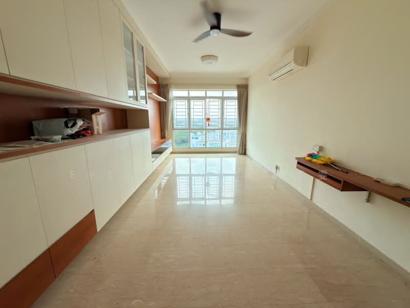 Evergreen Park, 31 Hougang Avenue 7, 3 Bedrooms, 1,066 sqft, Condominium For Rent, by Evelyn Neo 梁慧雯, 500164170 - Living Room - PropertyGuru.com.sg