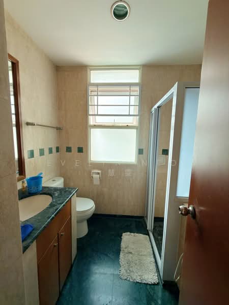 Evergreen Park, 31 Hougang Avenue 7, 3 Bedrooms, 1,066 sqft, Condominium For Rent, by Evelyn Neo 梁慧雯, 500164170 - Bathroom - PropertyGuru.com.sg