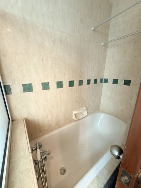 Evergreen Park, 31 Hougang Avenue 7, 3 Bedrooms, 1,066 sqft, Condominium For Rent, by Evelyn Neo 梁慧雯, 500164170 - Bathroom - PropertyGuru.com.sg