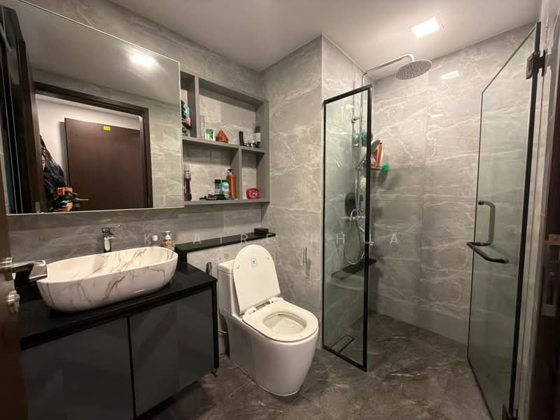 The Brownstone, 156 Canberra Drive, 3 Bedrooms, 990 sqft, Executive Condominium For Sale, by Klaire Phua, 500164171 - Bathroom - PropertyGuru.com.sg