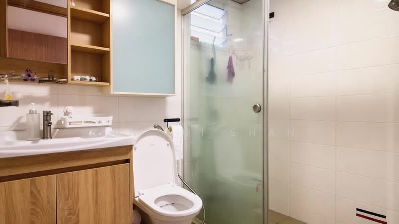 453A Bukit Batok West Avenue 6, 453A Bukit Batok West Avenue 6, 3 Bedrooms, 1,001 sqft, HDB Flat For Sale, by Tan Hui Shan, 500164172 - Bathroom - PropertyGuru.com.sg