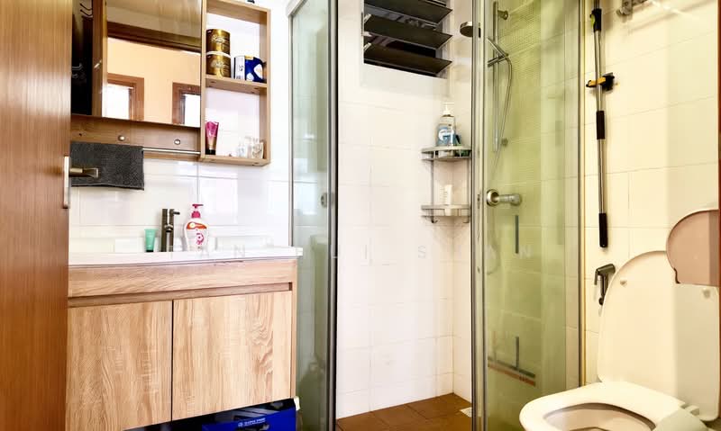 453A Bukit Batok West Avenue 6, 453A Bukit Batok West Avenue 6, 3 Bedrooms, 1,001 sqft, HDB Flat For Sale, by Tan Hui Shan, 500164172 - Bathroom - PropertyGuru.com.sg