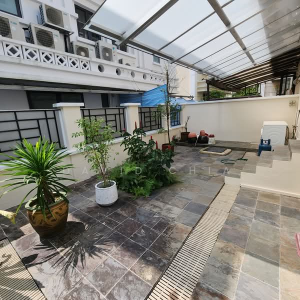 Holland Grove View, Holland Grove View, 5 Bedrooms, 4,050 sqft, Semi-Detached House For Sale, by David Chia, 500164177 - Exterior - PropertyGuru.com.sg