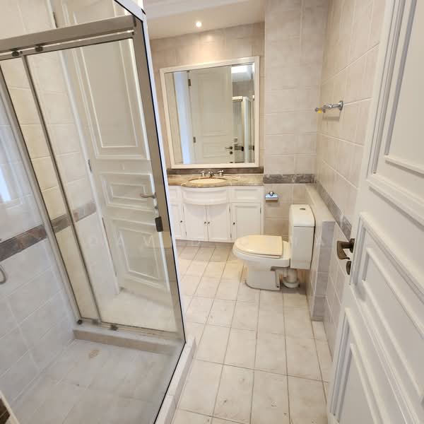 Holland Grove View, Holland Grove View, 5 Bedrooms, 4,050 sqft, Semi-Detached House For Sale, by David Chia, 500164177 - Bathroom - PropertyGuru.com.sg