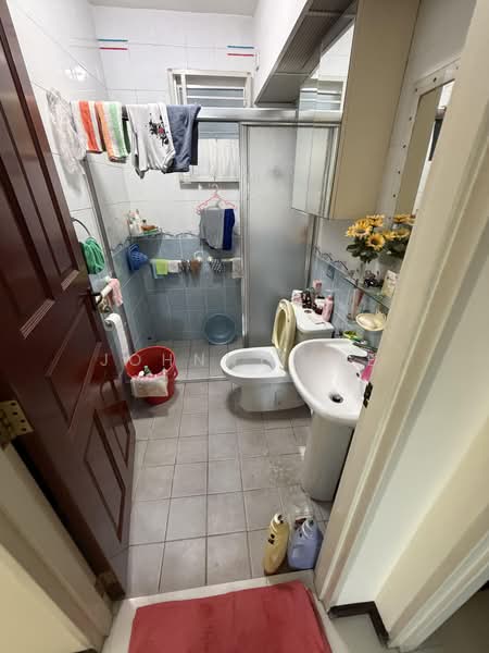 2A Upper Boon Keng Road, 2A Upper Boon Keng Road, 3 Bedrooms, 915 sqft, HDB Flat For Sale, by Johnny Lee, 500164198 - Bathroom - PropertyGuru.com.sg