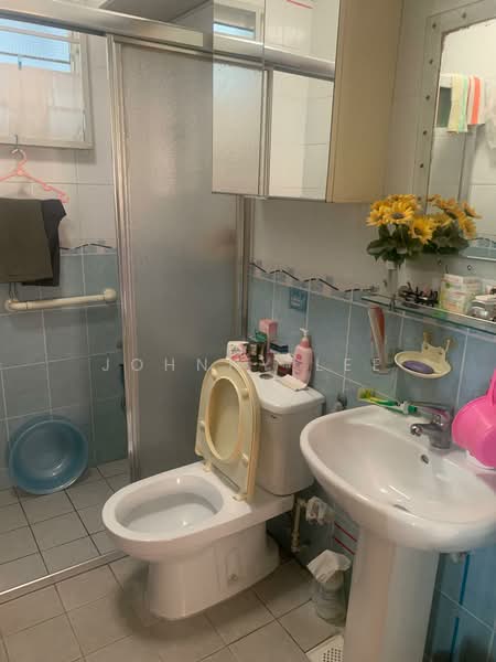 2A Upper Boon Keng Road, 2A Upper Boon Keng Road, 3 Bedrooms, 915 sqft, HDB Flat For Sale, by Johnny Lee, 500164198 - Bathroom - PropertyGuru.com.sg