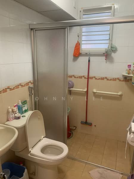 2A Upper Boon Keng Road, 2A Upper Boon Keng Road, 3 Bedrooms, 915 sqft, HDB Flat For Sale, by Johnny Lee, 500164198 - Bathroom - PropertyGuru.com.sg
