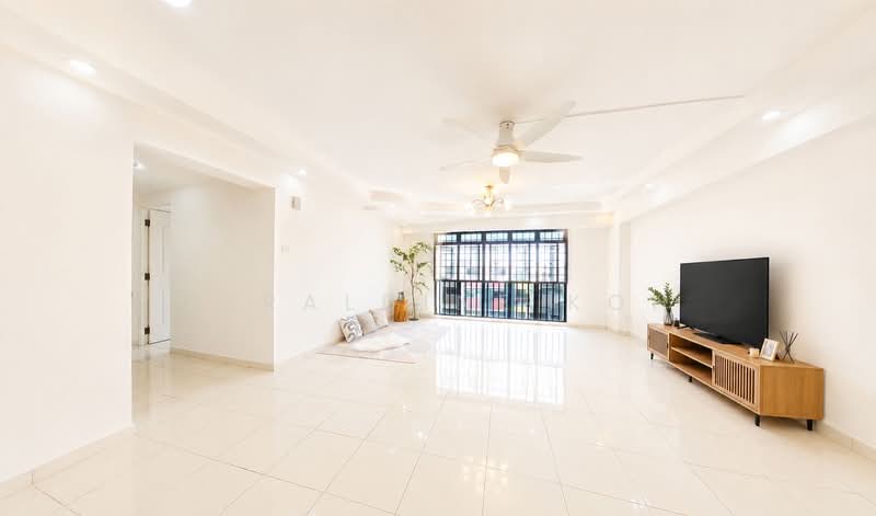 682B Woodlands Drive 62, 682B Woodlands Drive 62, 3 Bedrooms, 1,345 sqft, HDB Flat For Sale, by Geraldine Koh, 500164201 - Living Room - PropertyGuru.com.sg