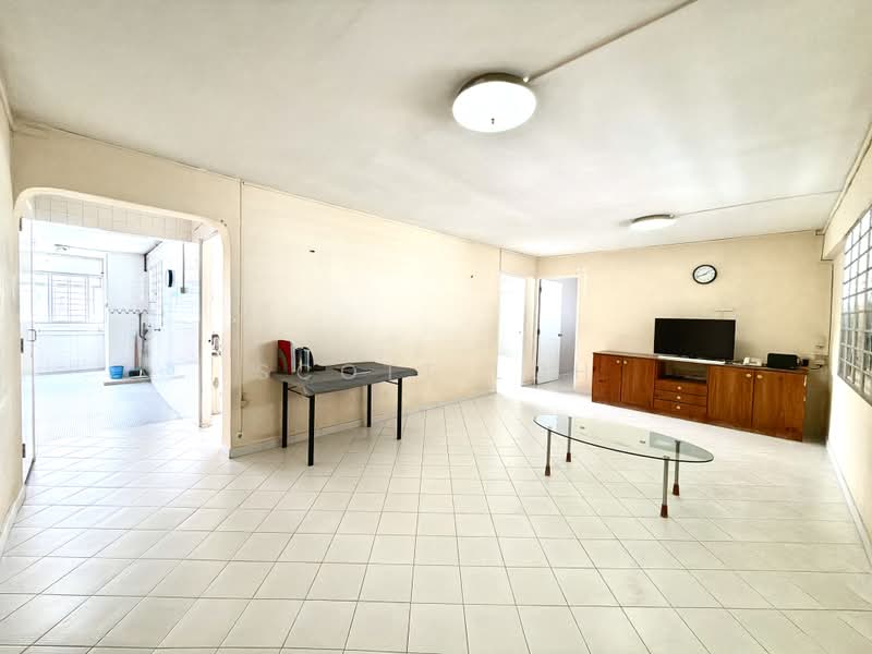 310 Hougang Avenue 5, 310 Hougang Avenue 5, 3 Bedrooms, 1,055 sqft, HDB Flat For Sale, by Scott Loh, 500164202 - Living Room - PropertyGuru.com.sg