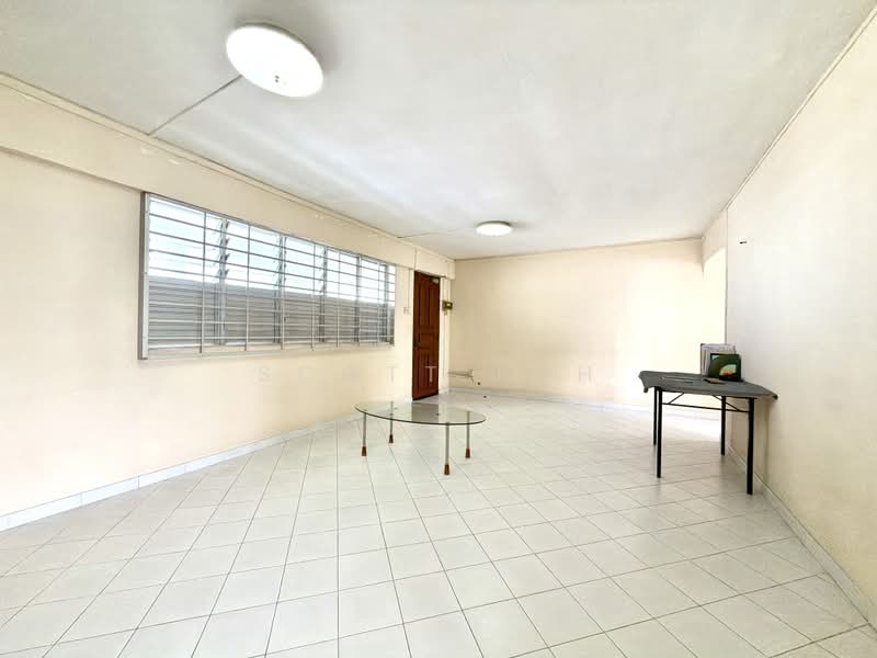 310 Hougang Avenue 5, 310 Hougang Avenue 5, 3 Bedrooms, 1,055 sqft, HDB Flat For Sale, by Scott Loh, 500164202 - Living Room - PropertyGuru.com.sg