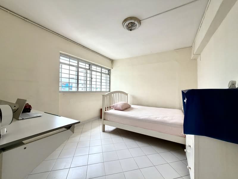 310 Hougang Avenue 5, 310 Hougang Avenue 5, 3 Bedrooms, 1,055 sqft, HDB Flat For Sale, by Scott Loh, 500164202 - Common Bedroom - PropertyGuru.com.sg