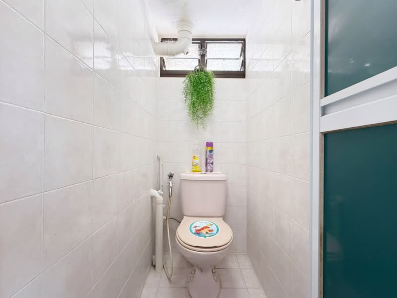 8 Marsiling Drive, 8 Marsiling Drive, 3 Bedrooms, 968 sqft, HDB Flat For Sale, by Hafiz Nor, 500164205 - Bathroom - PropertyGuru.com.sg