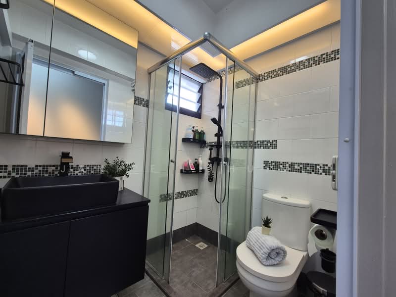 258B Punggol Field, 258B Punggol Field, 2 Bedrooms, 721 sqft, HDB Flat For Sale, by Janice Li Huimin, 500164213 - Bathroom - PropertyGuru.com.sg