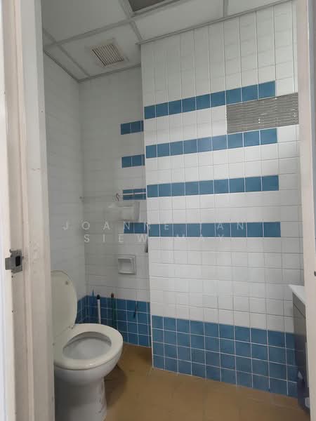 Woodlands Industrial Park E1, 38 Woodlands Industrial Park E1, 624 sqft, Factory / Workshop (B2) For Rent, by Joanne Tan Siew May, 500164217 - Bathroom - CommercialGuru.com.sg