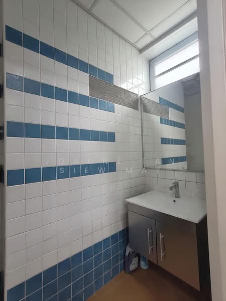 Woodlands Industrial Park E1, 38 Woodlands Industrial Park E1, 624 sqft, Factory / Workshop (B2) For Rent, by Joanne Tan Siew May, 500164217 - Bathroom - CommercialGuru.com.sg